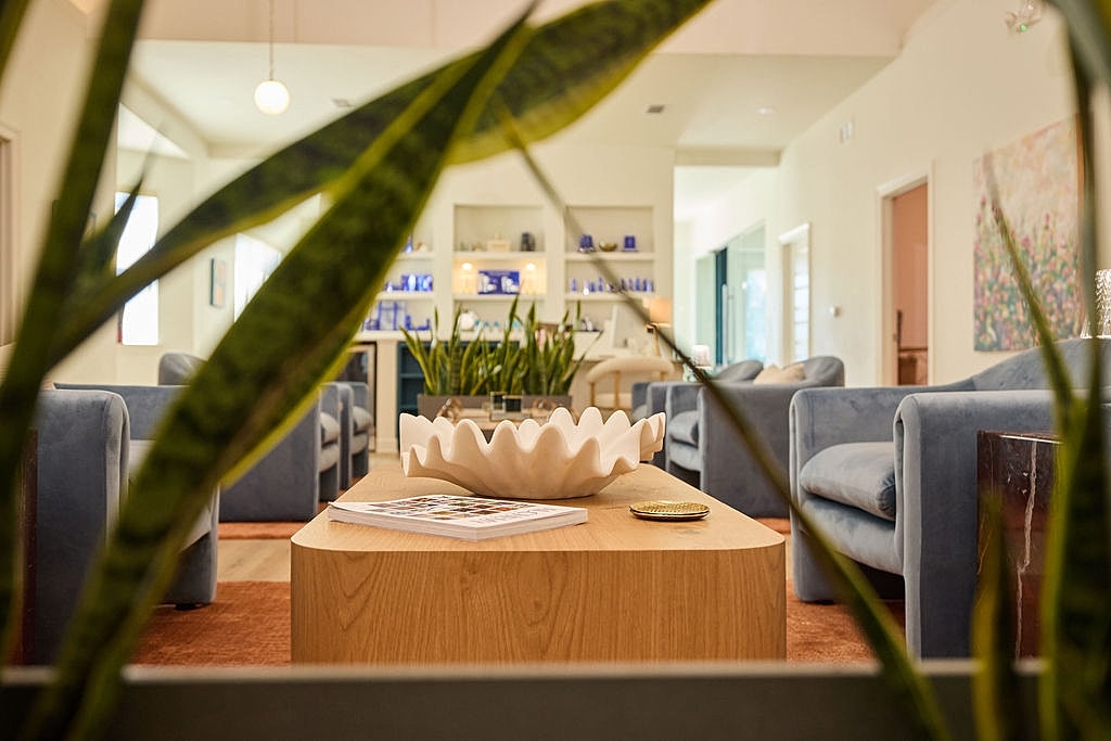 gulf breeze med spa waiting area